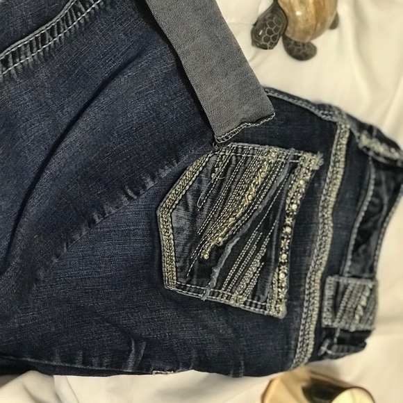 Maurice’s brand Capris SPARKLY - Picture 1 of 3